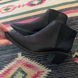 Universal Thread Boots